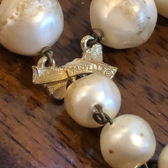 Vintage Marvella Chunky Faux Pearl Necklace with Bow hook clasp and extender - Picture 6 of 6